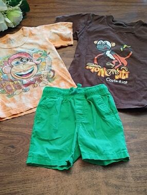 🐬2T Boys 3 Piece Bundle, 2 Shirts & Shorts
